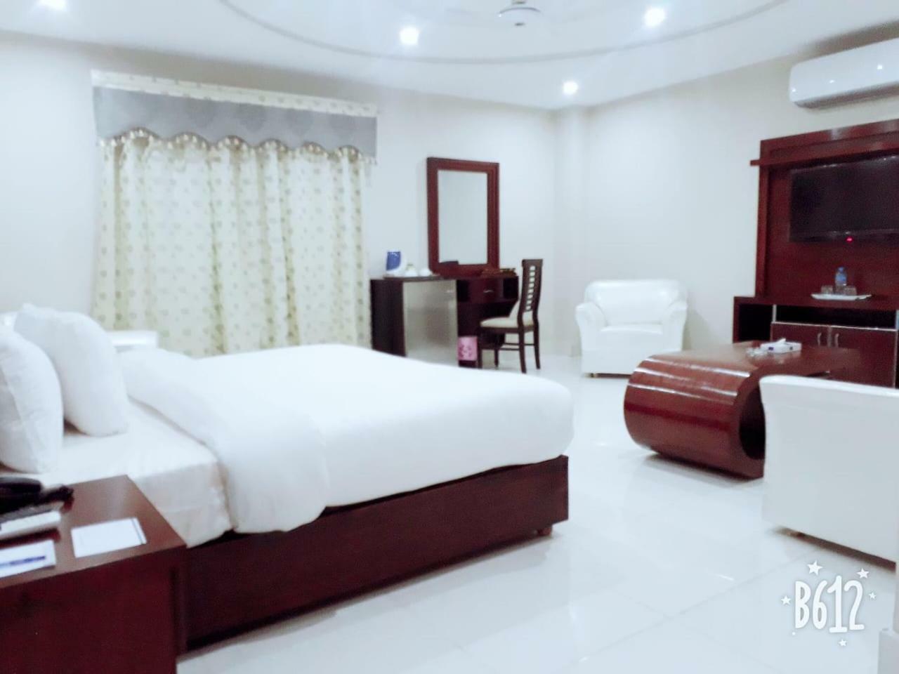 Hotel Crown Inn Multan Eksteriør bilde