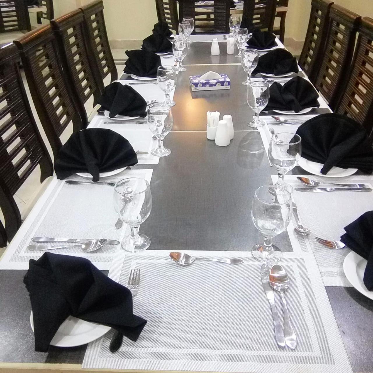 Hotel Crown Inn Multan Eksteriør bilde