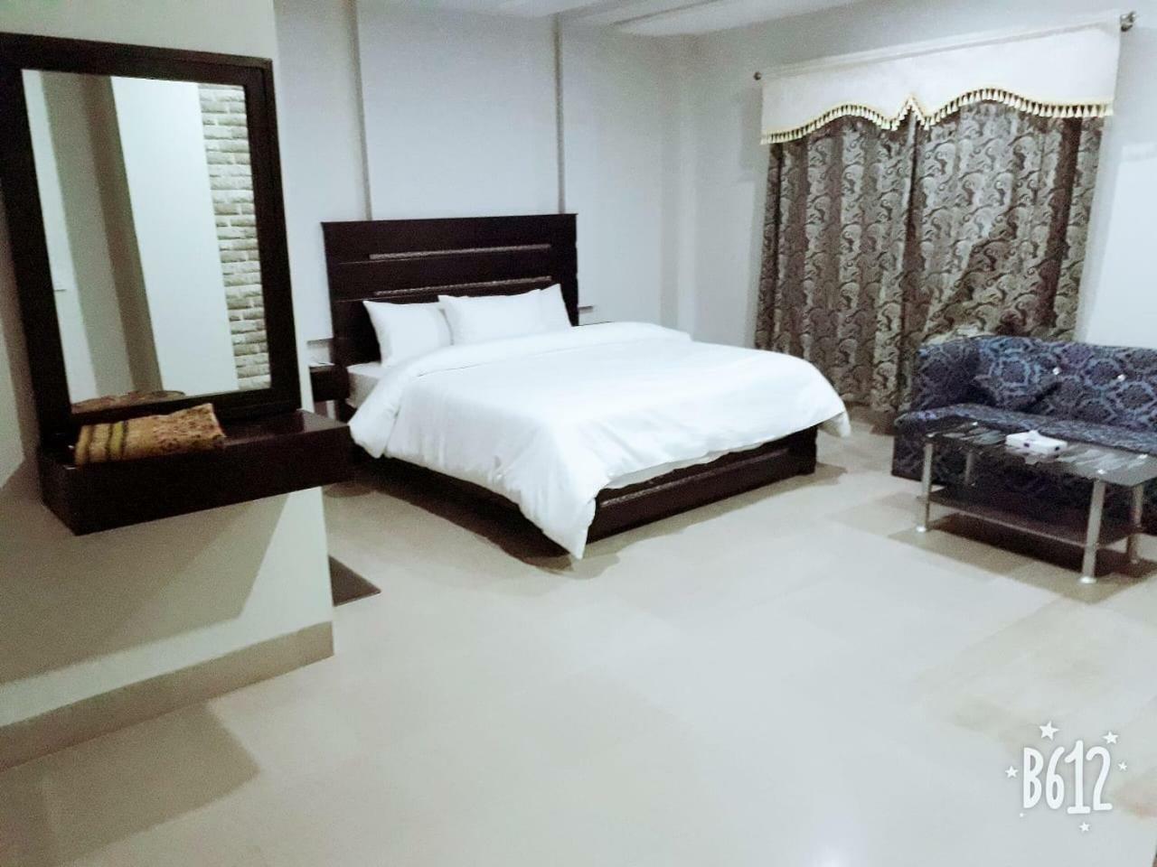 Hotel Crown Inn Multan Eksteriør bilde