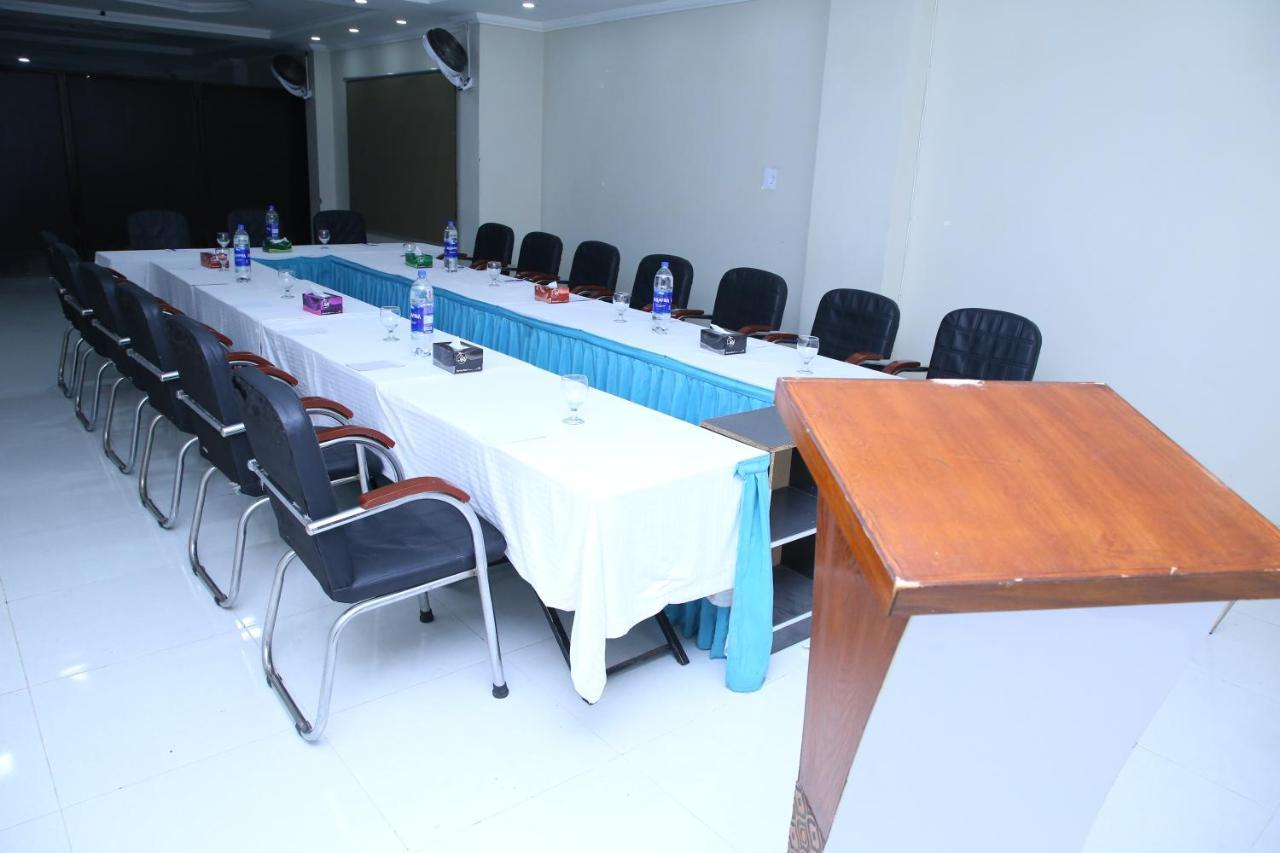 Hotel Crown Inn Multan Eksteriør bilde
